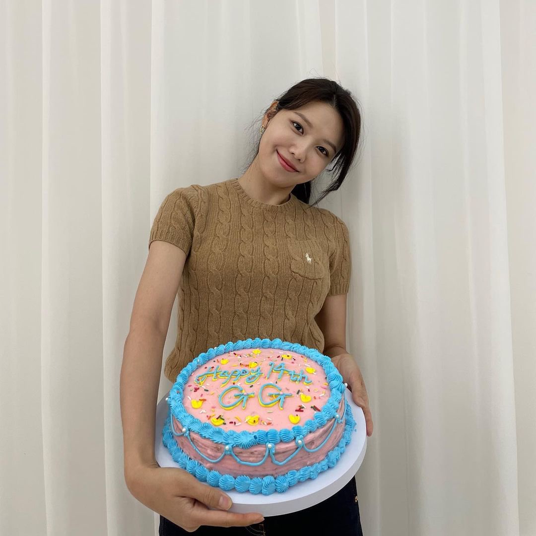 peachwanvisa's tweet photo. พี่คนนี้เป็นคนทำเค้กแสนน่ารักและมีความหมายนี้ขึ้นมาค่ะ🥰
พี่ชยอง คนอบอุ่นของพวกเรา ❤️SY
Ruk na jubjub :-)

#소녀시대와_14년째_항해중
#14YearswithJessicaJung
#14YearsWithGirlsGeneration 
#GG14EVA https://t.co/YPN9qYEJJL