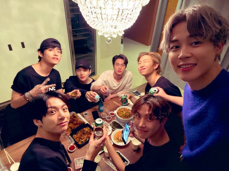 hopeintbx's tweet photo. my world. https://t.co/ORp3MgI6QN