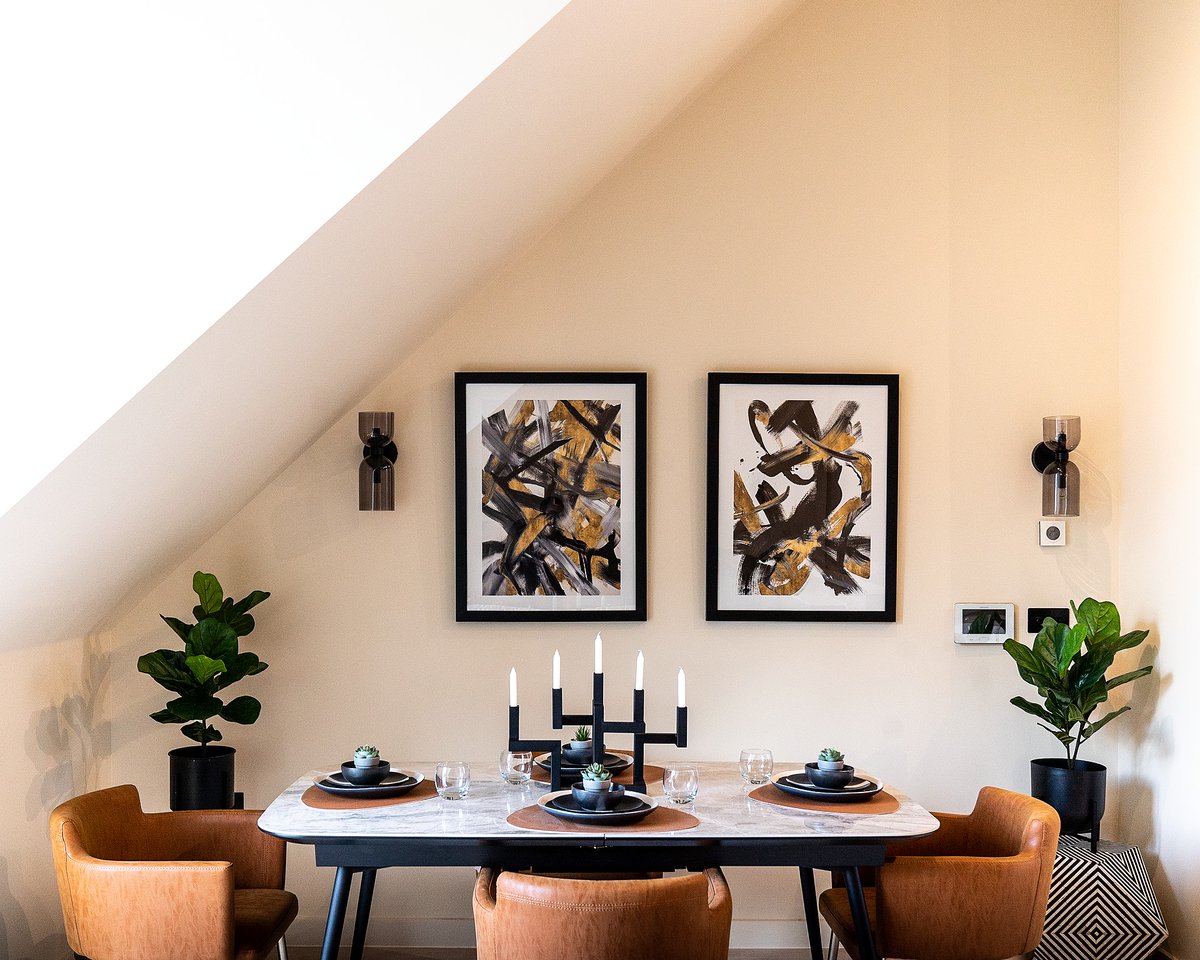REIPMCR's tweet photo. Located beside a large casement window, a well-lit dining space sits beneath the vaulted ceilings of Alderbank WA14. With plenty of room, hosting family and friends is of ease in our Altrincham homes. https://t.co/54Nw5sFG8J
