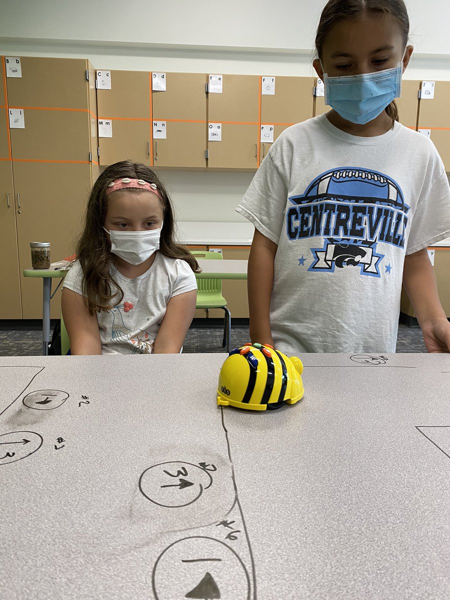 The girls with BEEatrice and the boys with Jeff BEEzos 🤣🤣🤣 <a href="/JeffBezos/">Jeff Bezos</a> #Coding #STEAMinginthesummer <a href="/MNEStheBest/">Minnieville Elementary</a>