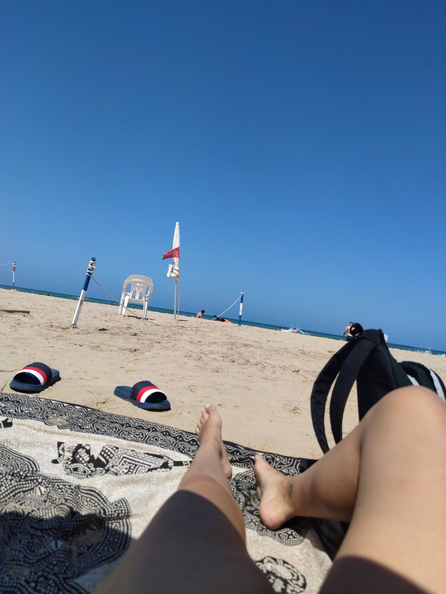 LauraaGiner's tweet photo. Playa. Amigos. Buena música.
#PaQueMás https://t.co/fG4VNTNaAz