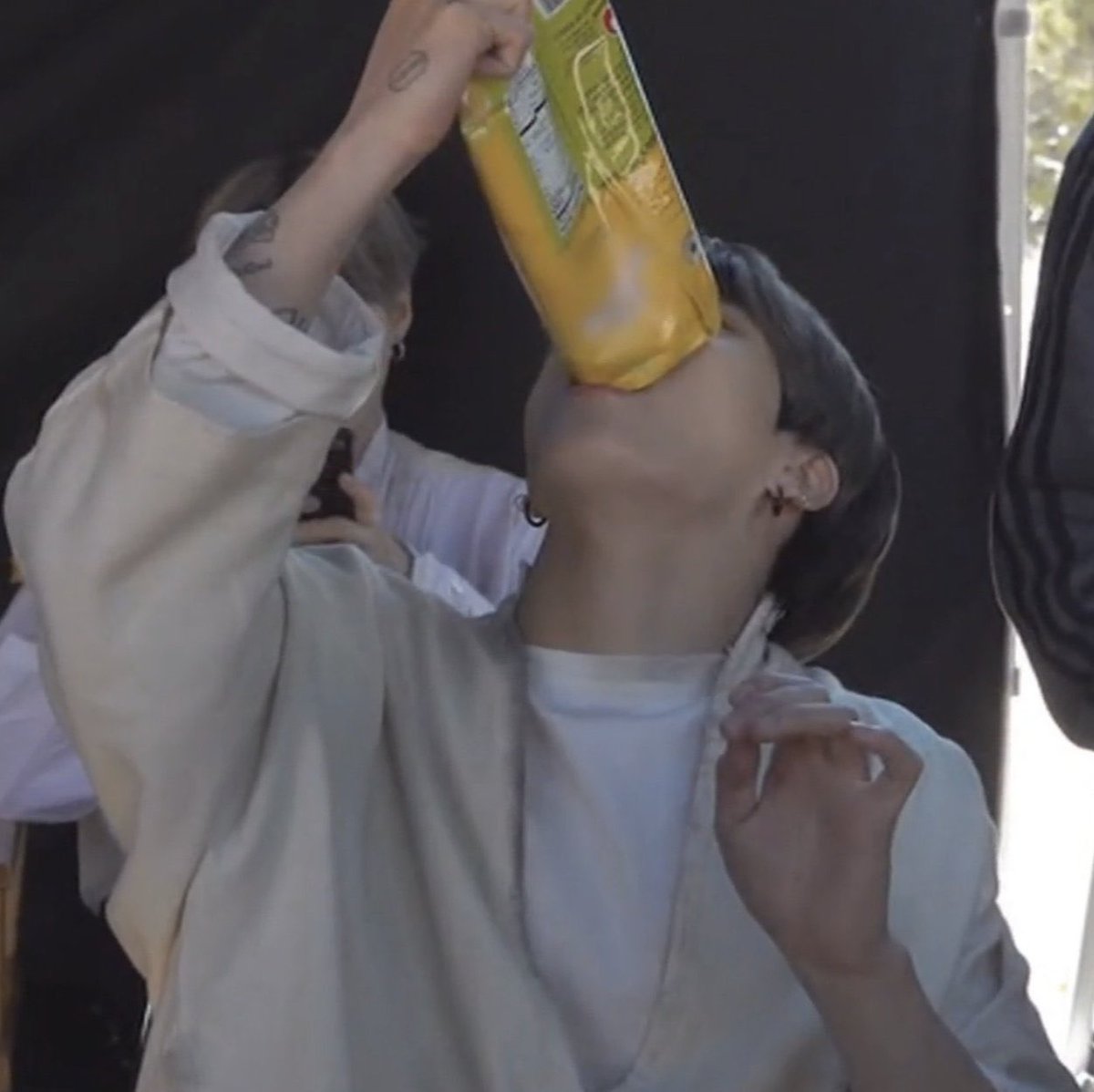 bunkoofiles's tweet photo. NOMNOM https://t.co/OZQF1lahYz