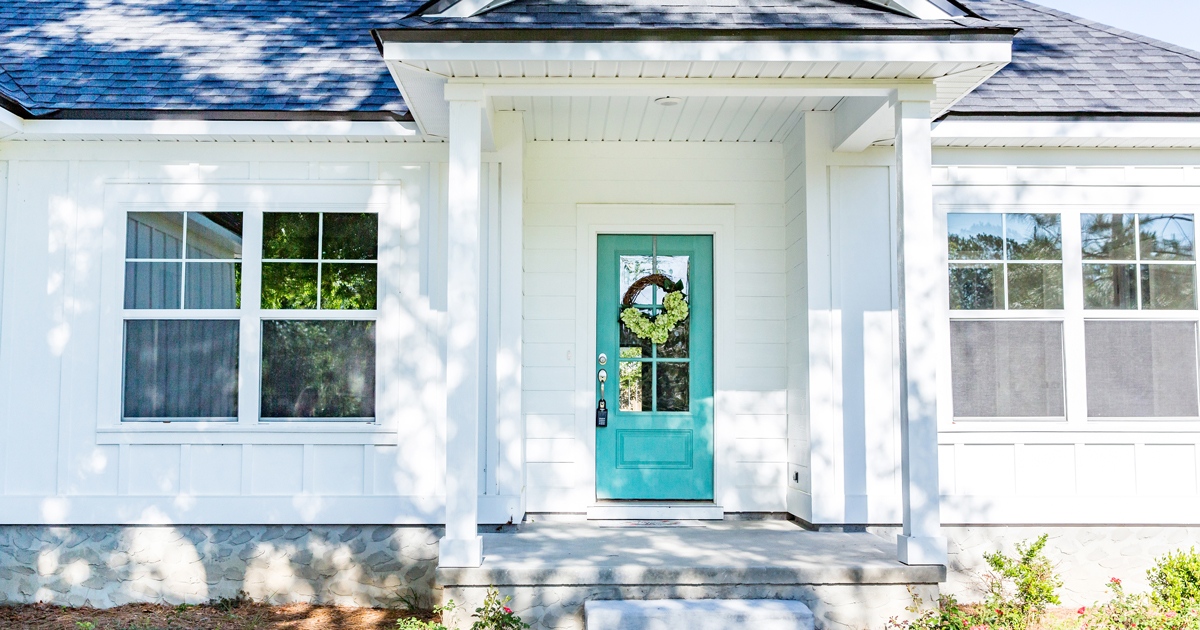 diamondvogel's tweet photo. How do you add color the right way to your home's exterior? Here are some tips to get you started on using paint to increase your home's curb appeal.
https://t.co/G8usFPP6d9
#dvcolor #diamondvogel #diamondvogelpaint #exteriorstyle #exteriors #exteriordoor #curbappeal #doors https://t.co/jfNrOT8yC0