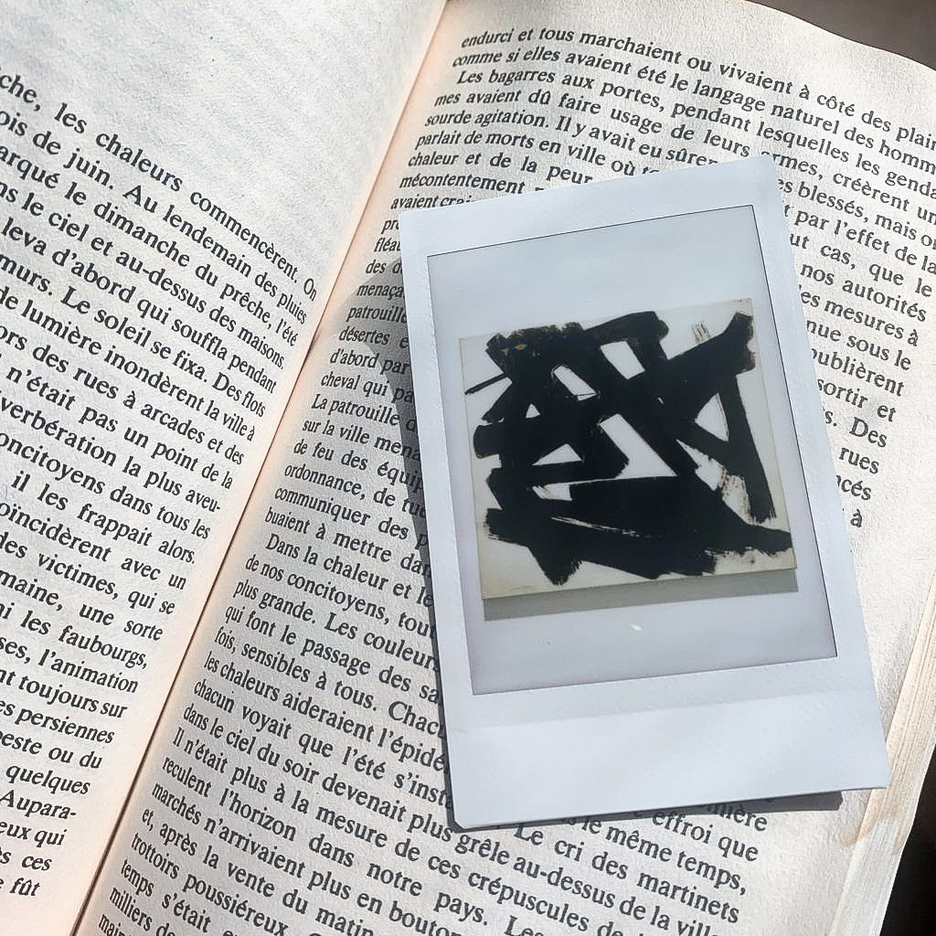 Take a break and read a good book 👒
En vacances, le soir ou sur la plage, prendre le temps de lire un bon livre ou de feuilleter le dernier numéro de votre magazine favori est une activité incontournable. 

D'ailleurs le magazine Causette en partenariat avec les éditions Ra