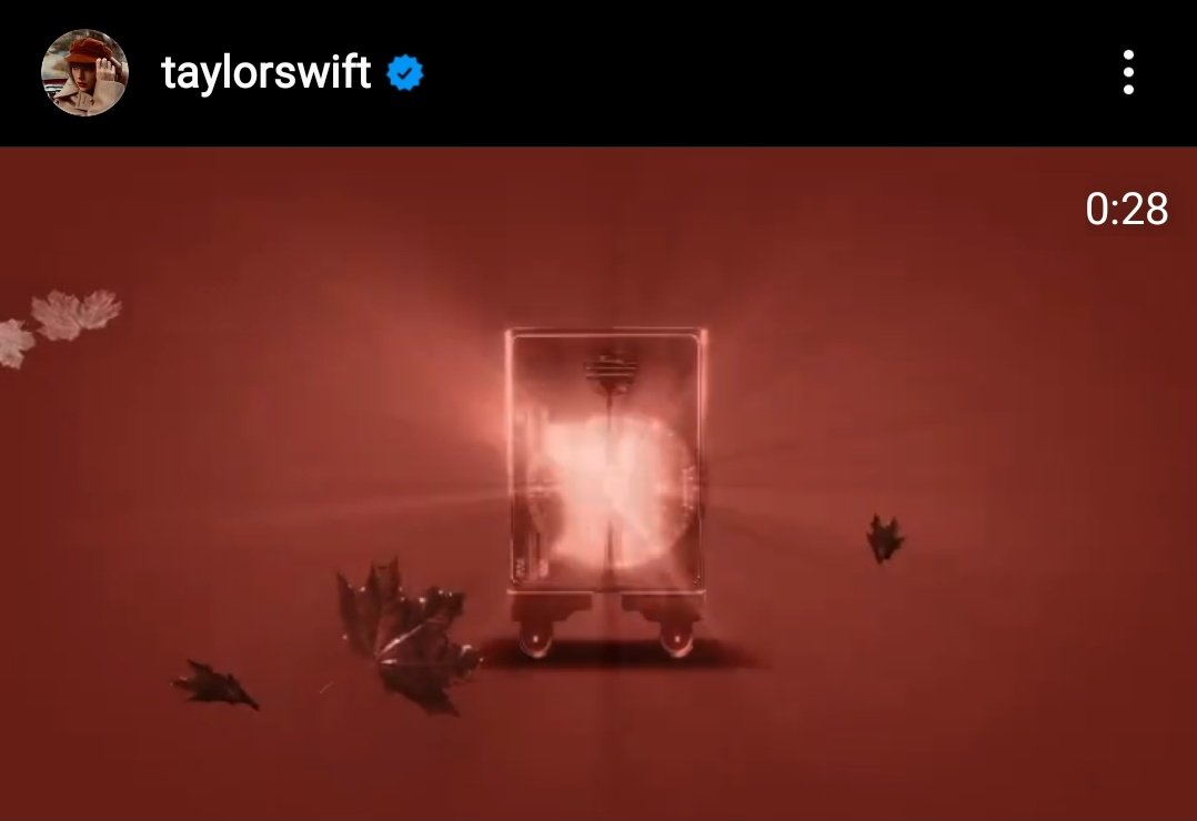 vmswiftie's tweet image. Imma just wait for smart swifties to crack open the vault. My last 2 braincells are already shaking after this post #RedTaylorsVersion