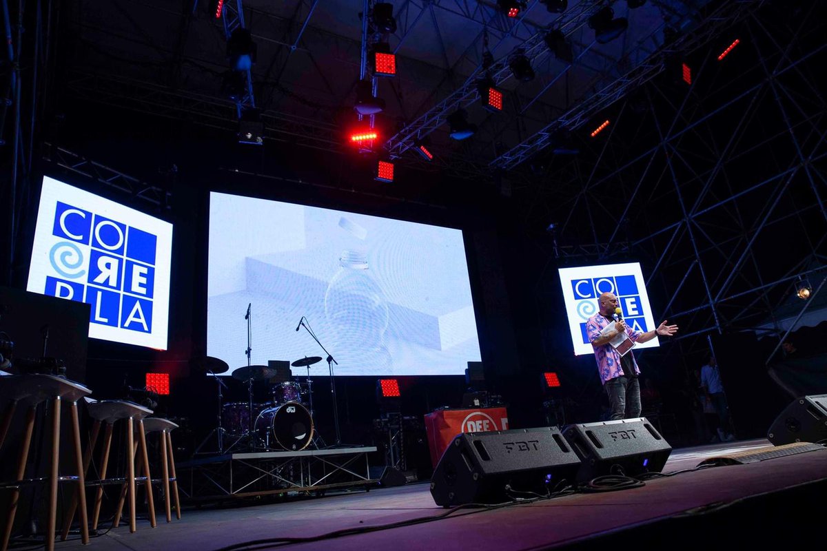 Corepla_Riciclo's tweet photo. Estate all'insegna del rispetto per l'ambiente con PLAY DEEJAY e Corepla! Fino al 21 agosto presso il Piazzale Roma a Riccione puoi ricevere materiale sulla #raccoltadifferenziata e vincere gadget in #plastica riciclata by Corepla.
#deejayonstage #playdeejay #InVacanzaConCorepla https://t.co/m8zfjmxjEM