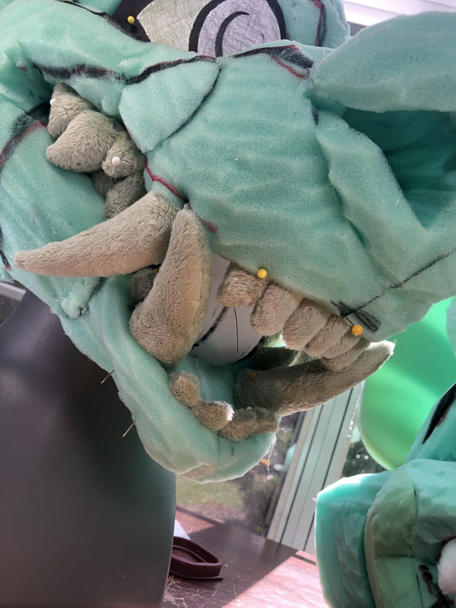 normans_needle's tweet photo. these TEETH !!!
-
#furry #fursuit #fursuitmaker https://t.co/ZmeWvoi0ug