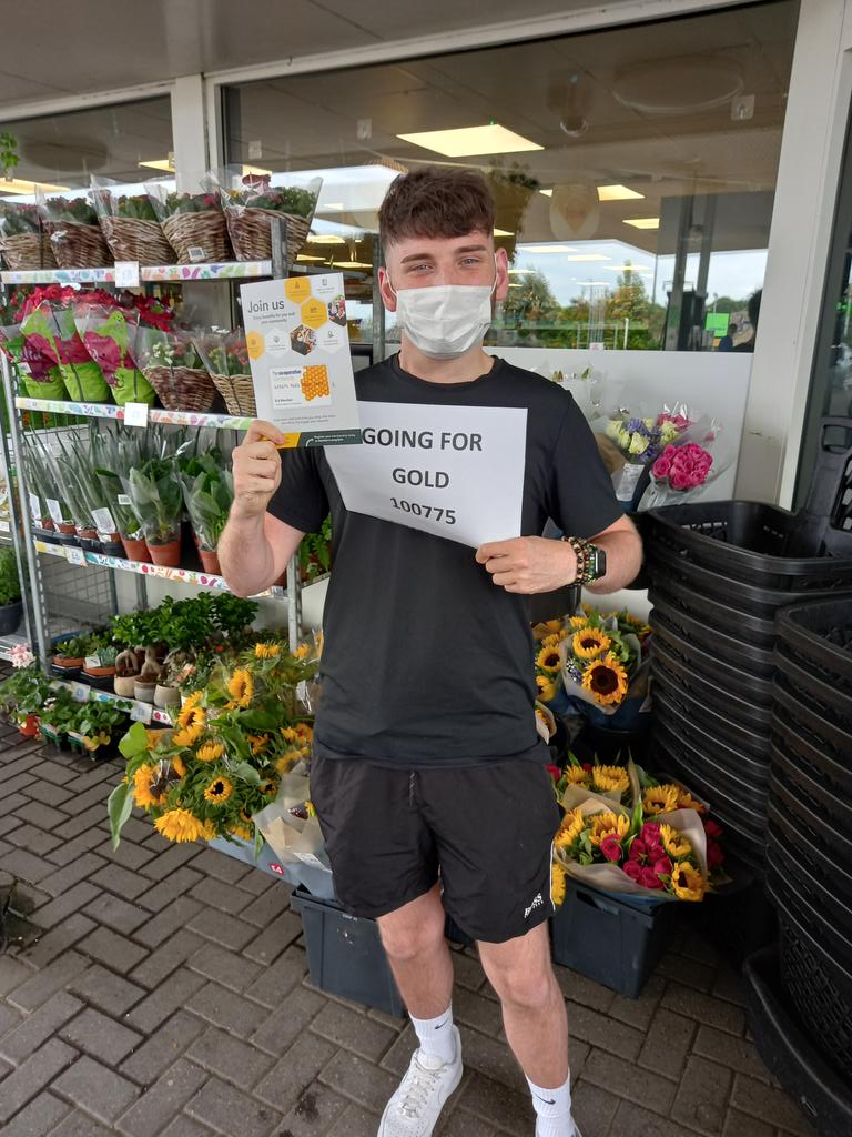 Going for Gold at Lane Head. Thanks to Brad for great customer engagement signing up new members <a href="/mycoopfood/">Central Co-op Food</a> <a href="/garton_matthew/">matt</a> @grahamwren2