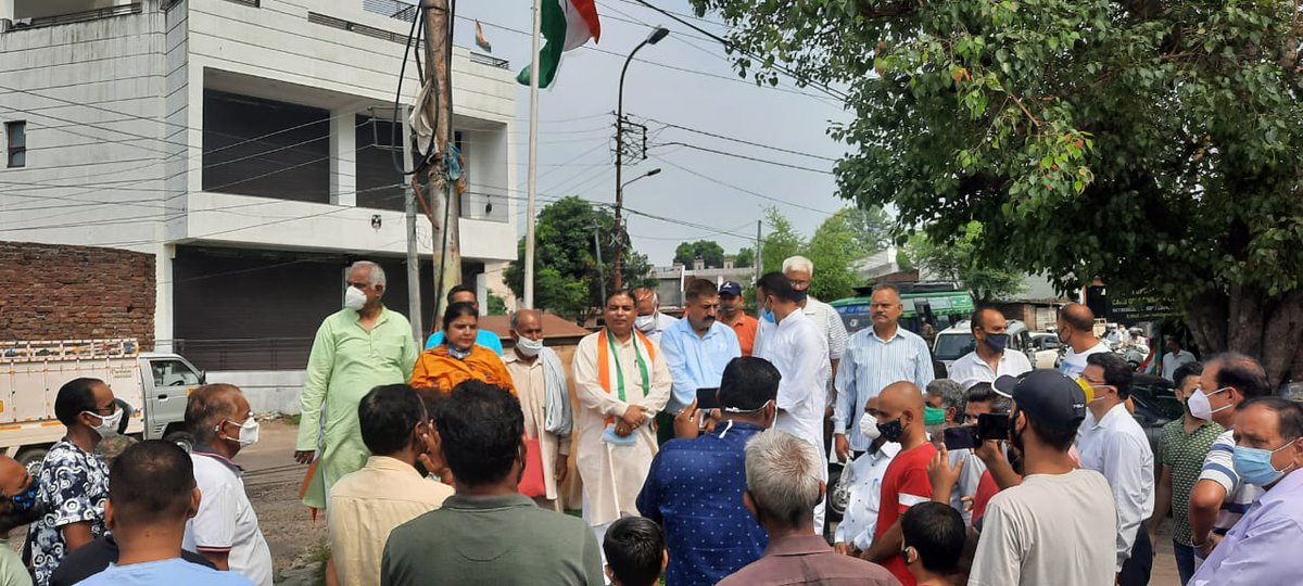 iamsatsharmaca's tweet photo. Flag hoisting Program at ward 39 #ekatmtadiwas #2yearsof370abrogation #NayaJammuKashmir #JammuWest #Article370Abrogation https://t.co/atdO84ZEXu