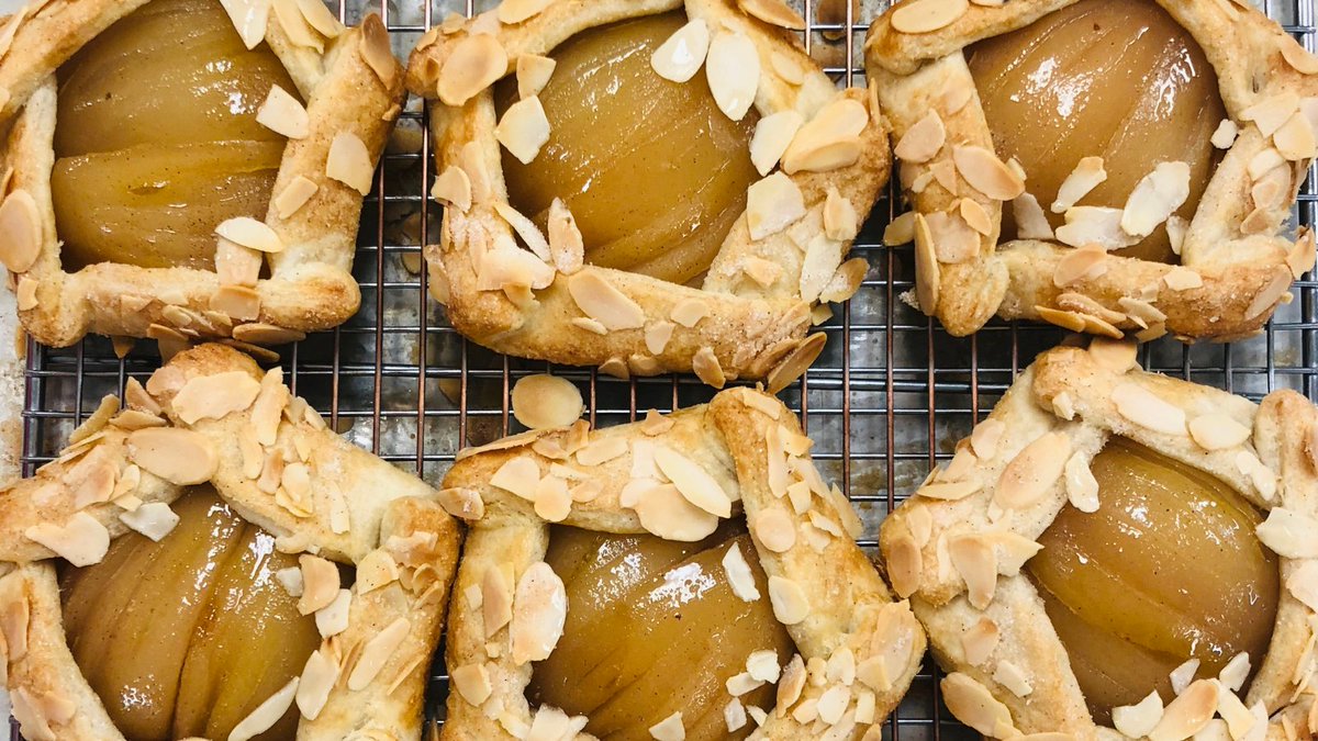 August 1-7 is National #FarmersMarketWeek!

Another big piece of our #farmersmarket community is all the other food: baked goods, spice blends, condiments and beverages.

#FederalHill #Baltimore #MyBmore #LoveMDMarkets #GrownInMaryland #FarmersMarketsAreEssential #LoveMyMarket