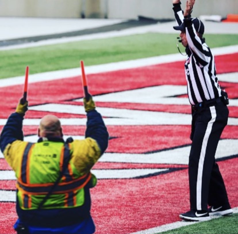 More @united flights to college and professional football games this fall means more opportunities to show off our safety skills. #SafetyUnitedOwnsIt #SafetyFirst