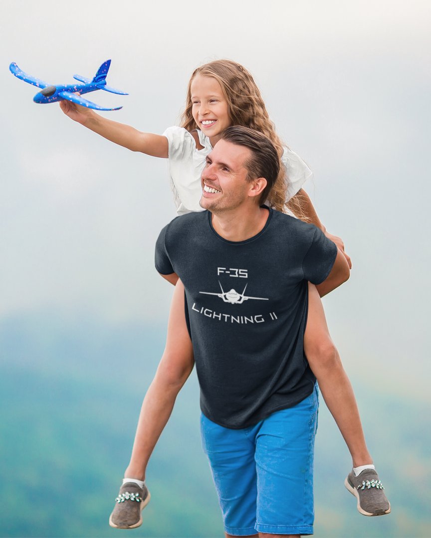 airforcegifts's tweet image. You&apos;re never too young to start loving planes! How old were you when you first became interested in planes? 

#redarrows #f35 #f35lightning2 #aviation #aviationlover #aviationphotography #f35lightning #raf #royalairforce