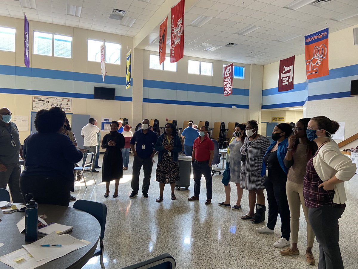 aakelly1's tweet photo. Springway systems and routines training @DueittEagles #HowWeDueitt https://t.co/rGdqfLqPlO