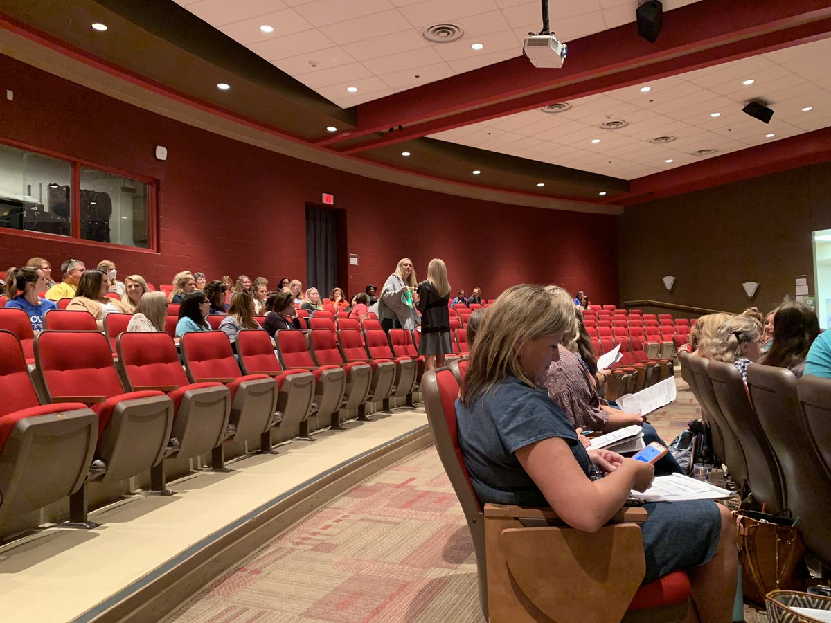 <a href="/dsdPD/">Marcia Kish</a> in <a href="/hcpsky/">Henry County Schools</a> leading Blended Learning with the district 🎉🎉🎉