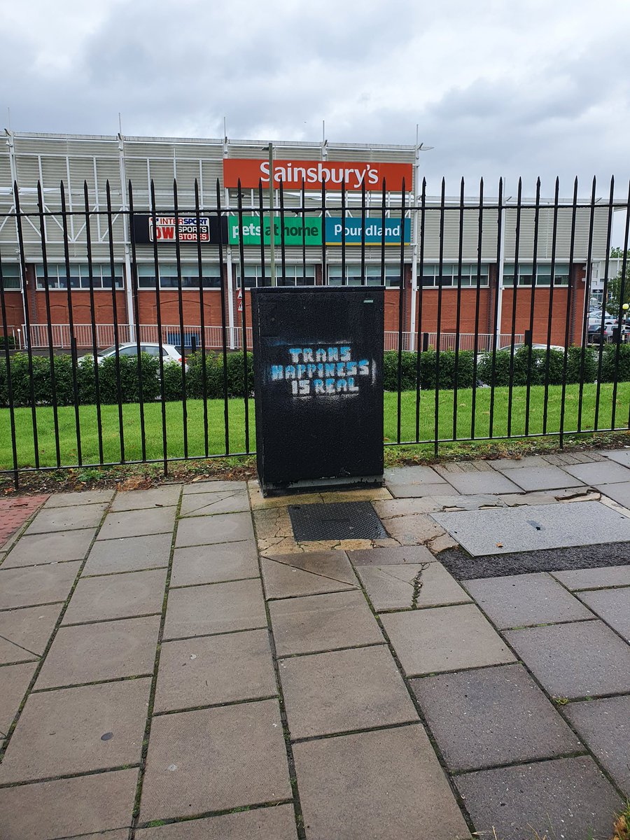 Laura_Mai_Harte's tweet photo. I love seeing these in Oxford - always brightens my day!
#transhappinessisreal #transvisability #transpride #oxford https://t.co/xAbJkhSyoA