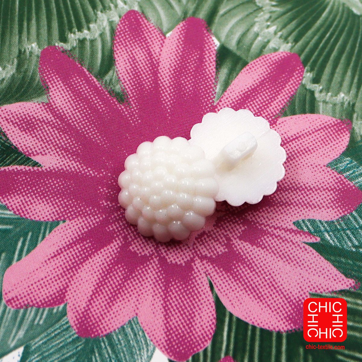 TextileChic's tweet image. Chic Textile Sewing Button
For More : chic-textile.com

#ChicTextile #sewingbutton #natural #flowers #transparency #accessibility #biodegradable #compostable #oekotex #certificate #chic #Recycled #sustainable #reuse #reduce #textile  #Workfromhome #stayathome #followme