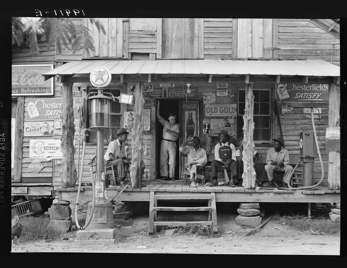 ColorGraphCo's tweet image. 🇺🇸 &apos;Country Store, 1939&apos;. This Dorothea Lange print has proven a true conversation starter. Meticulously researched, remastered and #colorized by @jordanjlloydhq. Available as a museum-grade giclée fine art print from @ColorGraphCo. #Reportage #ColorizedHistory #PrintsForSale