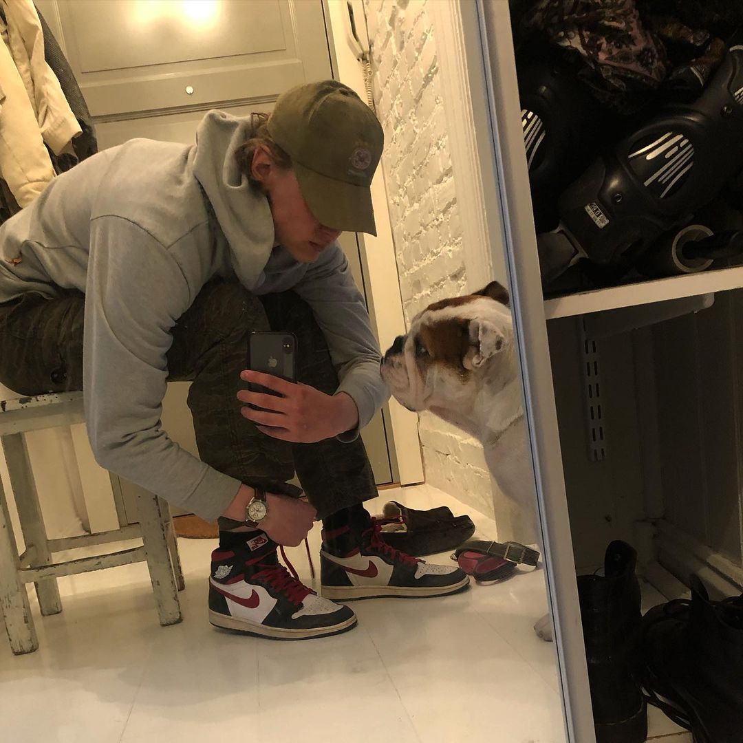 EvakBrasil's tweet photo. Henrik usando Instagram, eu te amo! 🤧 https://t.co/jR8KDtaGp2