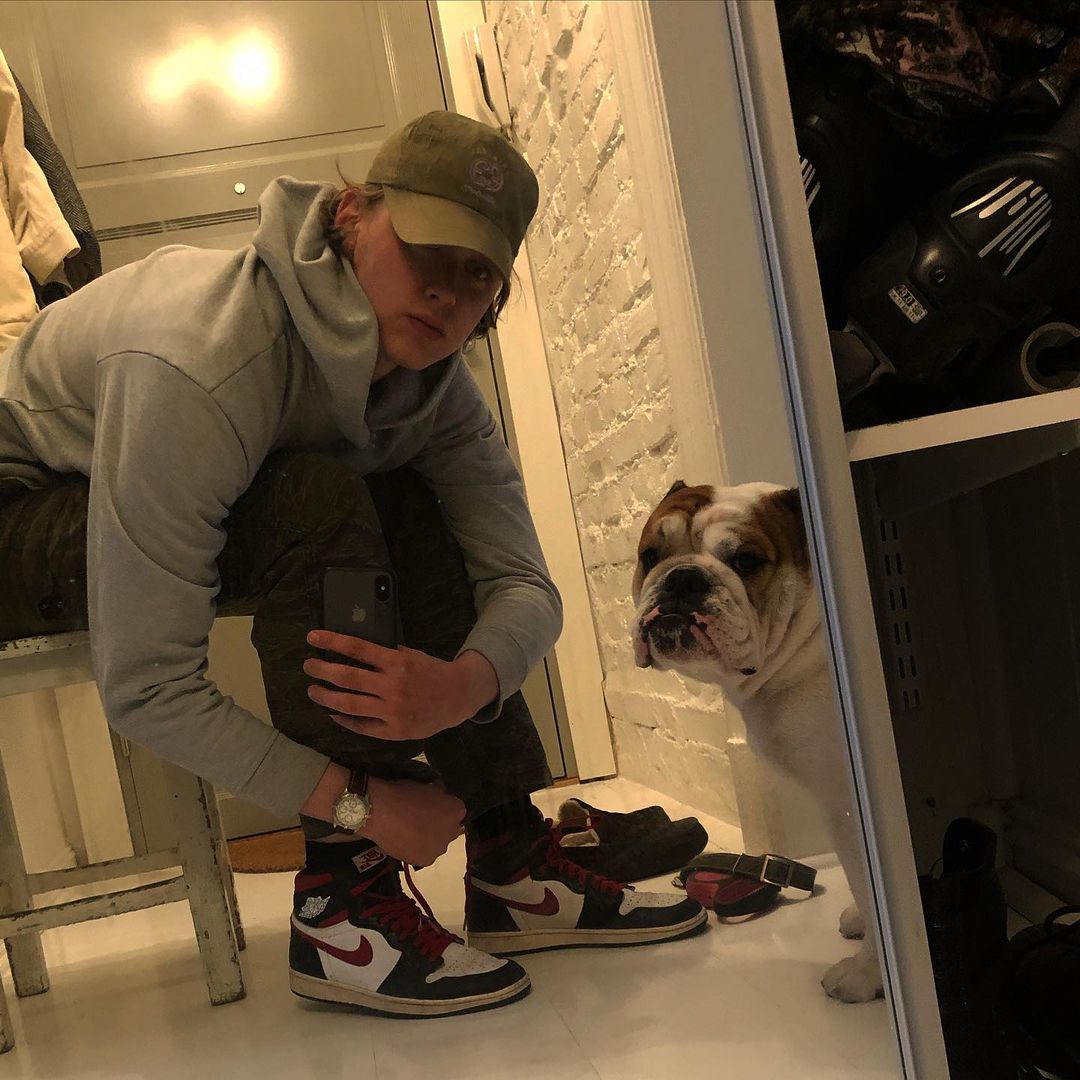 EvakBrasil's tweet photo. Henrik usando Instagram, eu te amo! 🤧 https://t.co/jR8KDtaGp2