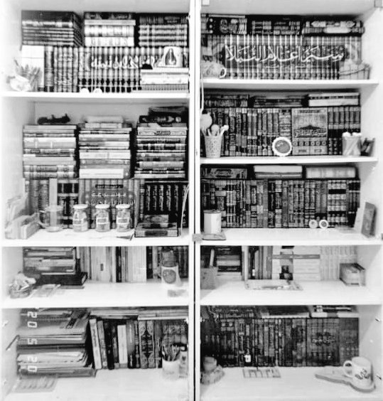 Tidaklah menjadi orang termiskin didunia jika membelanjakan semua harta yang di miliki untuk ilmu, hanya untuk ilmu. 

Ketika engkau menjadikan kitab-kitab mu sebagai seorang sahabat, maka engkau akan selalu merasa kekurangan sahabat...