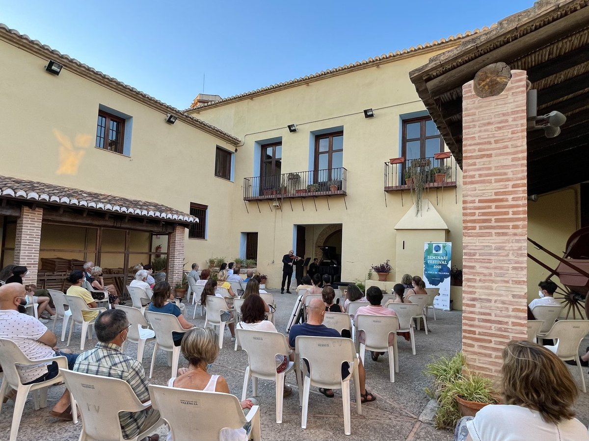 emilisansano's tweet photo. Concert a la Casa Gran dins de la programació del Seminari Festival La Pobla de Vallbona 2021.
Vicente Huertas ……………. violí
Andreu Riera ………………… piano
Michal Dmochowski ……… violoncel 

#SeminariFestivalLaPobladeVallbona
#AjuntamentLaPoblaDeVallbona
#PoblaDeVallbona https://t.co/l9TNMOTtyl