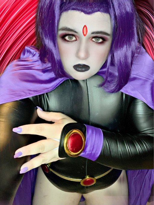 My raven cosplay i did https://t.co/xu6l2c8AqH
