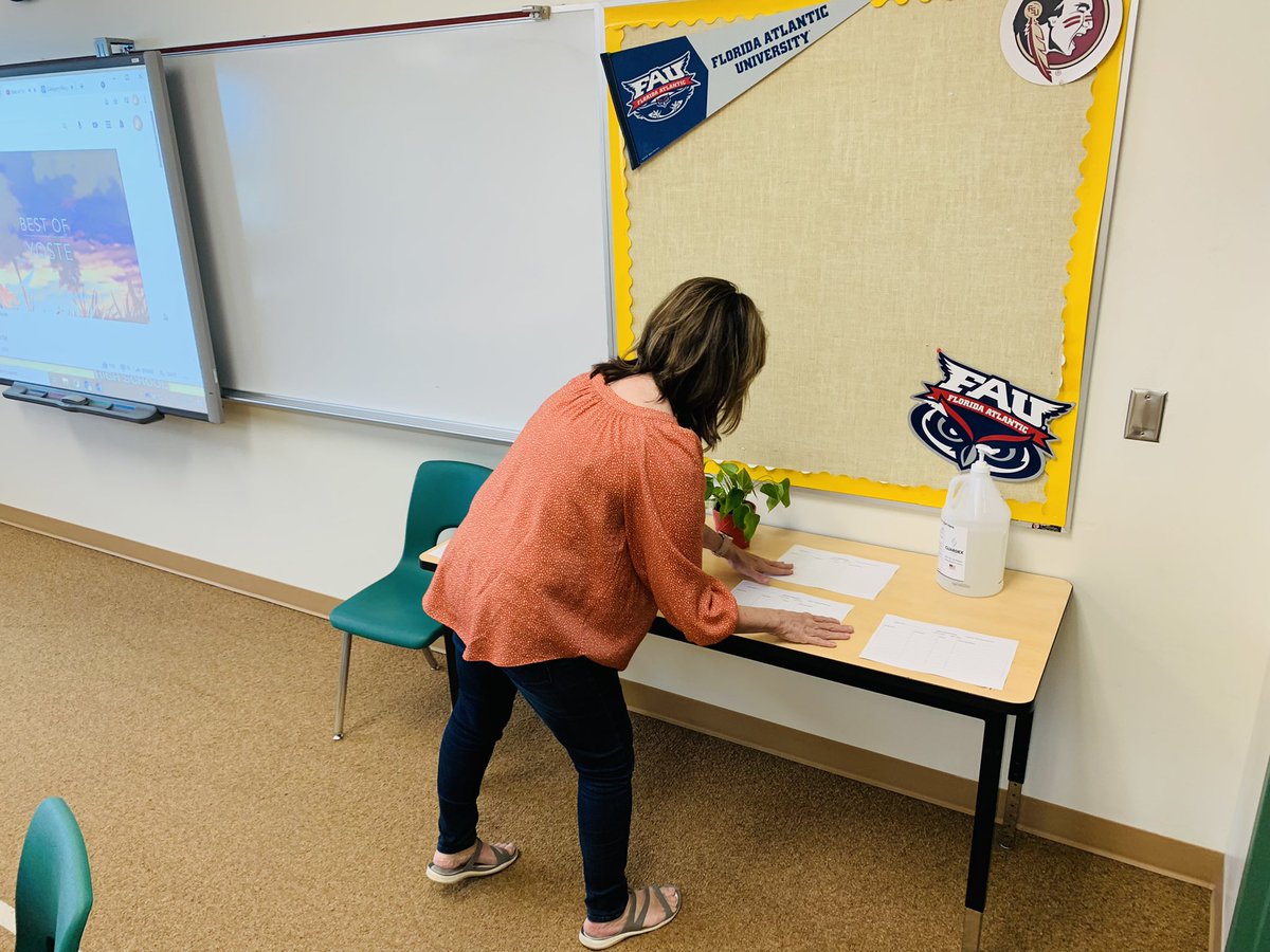 ichighschool's tweet photo. We are getting ready for tonightโs OPEN HOUSE. We canโt wait to see our students. #Gogators #backtoschool #openhouse #gatorcountry
#gatorsrock #gatorsrule #GoGreen https://t.co/YF8Xb90zt0
