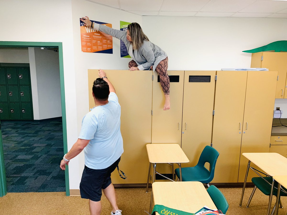 ichighschool's tweet photo. We are getting ready for tonightโs OPEN HOUSE. We canโt wait to see our students. #Gogators #backtoschool #openhouse #gatorcountry
#gatorsrock #gatorsrule #GoGreen https://t.co/YF8Xb90zt0