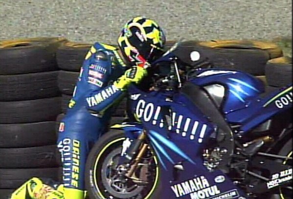[Actu] Valentino ROSSI #VR46 tire sa révérence... E8CLeDNUUAAQ5my?format=jpg&name=small