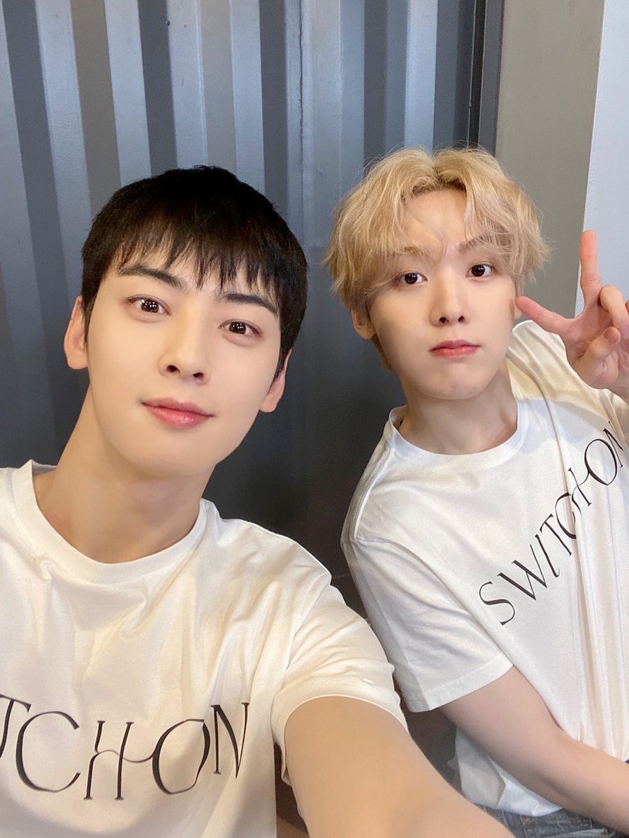 LoveWheel_0223's tweet photo. [ Twitter Update ] @offclASTRO 

โรฮ่า วันนี้ก็ทำงานหนักอีกแล้วนะครับ👍
ฟัง After Midnight ขณะที่นอนหลับ☺️ 

#YOONSANHA #윤산하 #ยุนซานฮา #ตานา #따나 #CHAEUNWOO #차은우 #ชาอึนอู #LEEDONGMIN #이동민 #อีดงมิน #ASTRO #아스트로 https://t.co/4tZmd7QILp