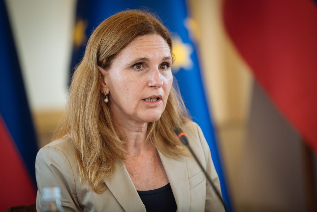 Demokracija1's tweet photo. Informacijska pooblaščenka Mojca #Prelesnik oceno ustreznosti vladnega odloka glede #PCT prepušča ustavnemu sodišču
https://t.co/5JlfpFuzS7 https://t.co/cQmBkC6fgy