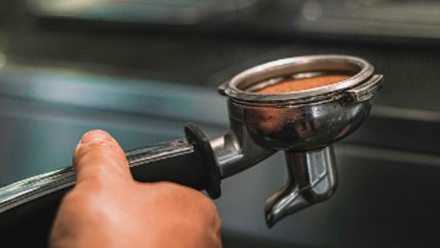 Cuidando todos los detalles para que disfrutes de la taza perfecta de espresso #italiancoffee

#coffee #followme #like4like #f4f #love #photooftheday #instagood #picoftheday #latte #latteart #tea #latte #latteart #coffeetime #travel #cdmx #instagram #instalike #latteartgram