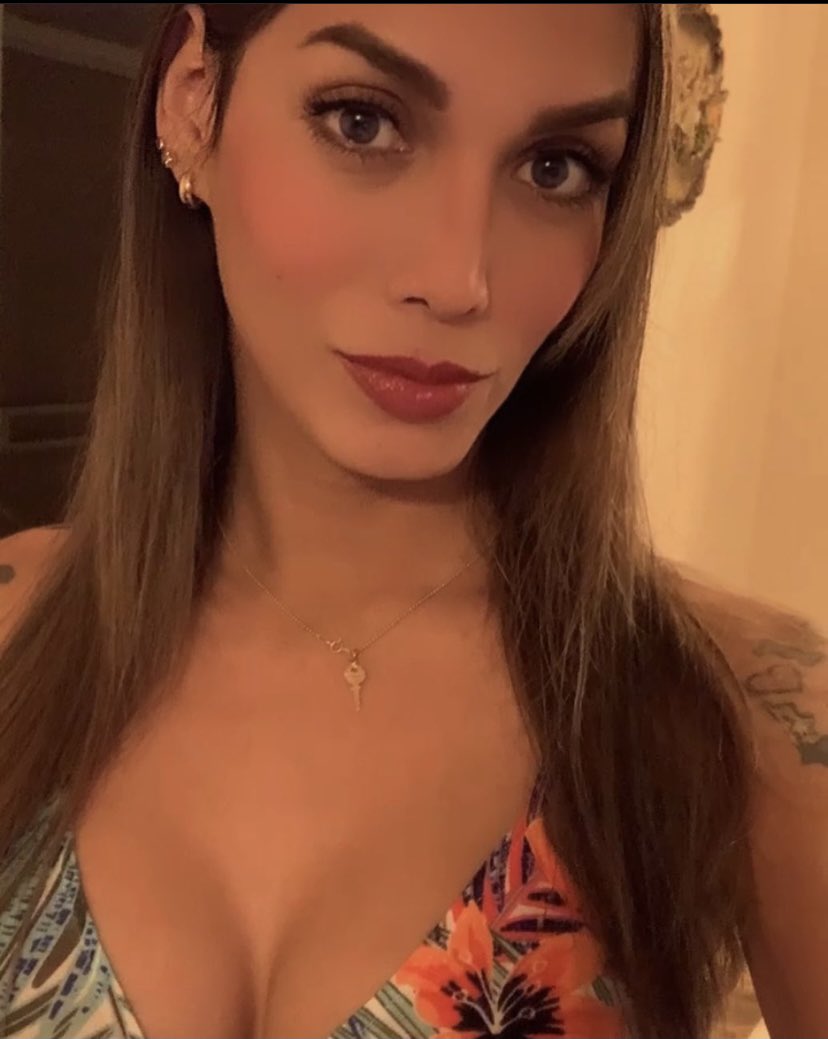 anahiayme's tweet photo. El secreto es ser más Inteligente que Bonita 😍 dale Rt si te gustan las Trans https://t.co/quqwhxKL1m