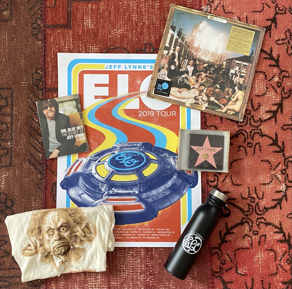 JeffLynnesELO's tweet photo. LAST CHANCE! Don't miss out on your chance to win an ELO merch bundle to celebrate #ELO50! There are just some of the prizes you could win. Follow jefflynneselo on Instagram and tag a friend in the comments on this post or the previous one on IG. Good luck! 🛸 https://t.co/ZtzO4fI9Qs