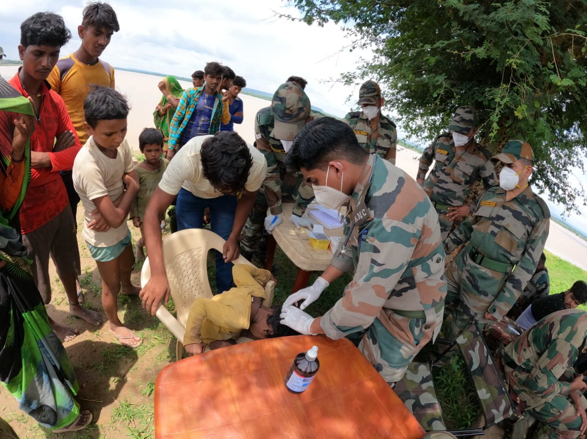 IaSouthern's tweet photo. Flood Relief Columns of #Shahbaaz division #Sudarshanchakra corps carried out rescue ops  to provide relief to civil population and saved over 400 precious lives at #Bhitarwar #Bhind #Morena #Pali  in #MadhyaPradesh. 
#wecareforyou https://t.co/U0wPEL4FPU