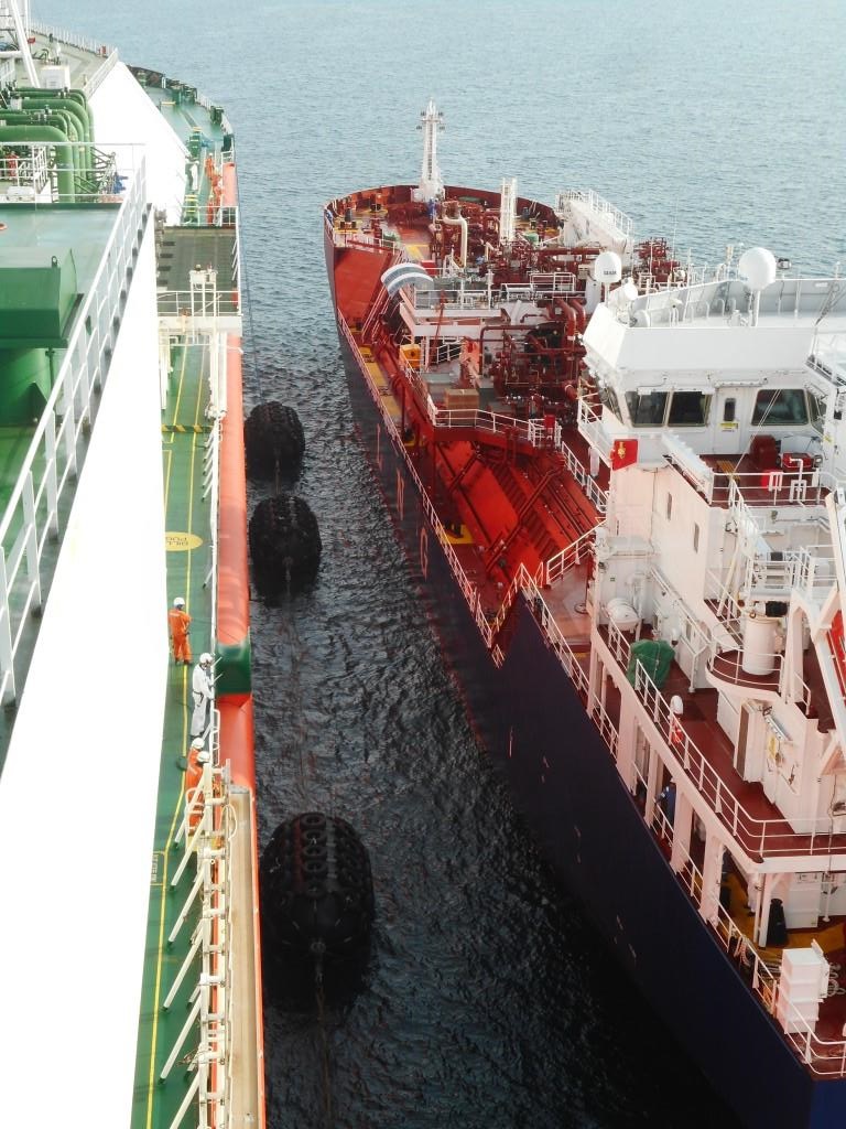 #EXCALIBUR and her crew successfully completing her fist #STS operation as "Mother vessel" with LNG Bunker vessel Avenir Accolade at Portland Bight Roads. Best of success with the remaining STS operations with the LNG Bunker vessels! 

#LNG
#LNGcarrier
#ShipToShipOperations