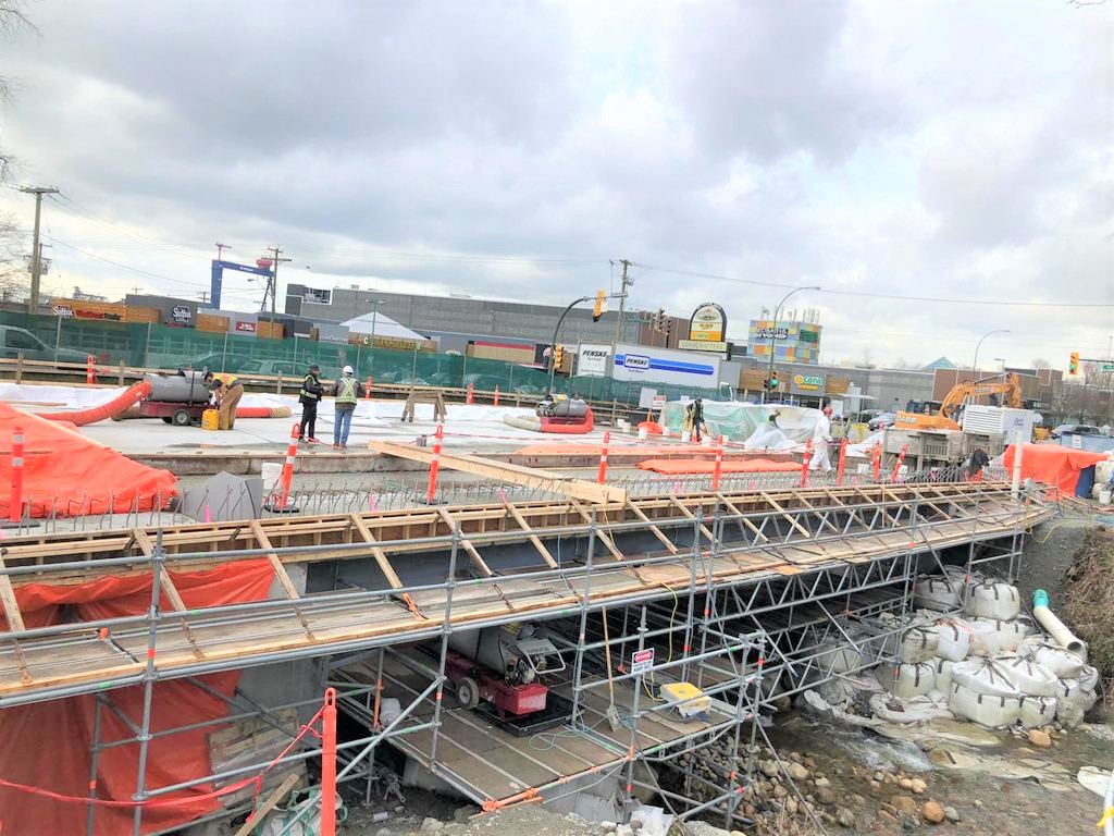 [ 📍 𝐍𝐨𝐫𝐭𝐡 𝐕𝐚𝐧𝐜𝐨𝐮𝐯𝐞𝐫, 𝐂𝐚𝐧𝐚𝐝𝐚 ] 𝐌𝐨𝐬𝐪𝐮𝐢𝐭𝐨 𝐂𝐫𝐞𝐞𝐤 𝐁𝐫𝐢𝐝𝐠𝐞

The newly rehabilitated #bridge is composed of full depth panels utilizing Ductal® UHPC in connections from precast to girders.

#Ductal #Holcim #Lafarge #UHPC #highperformanceconcrete