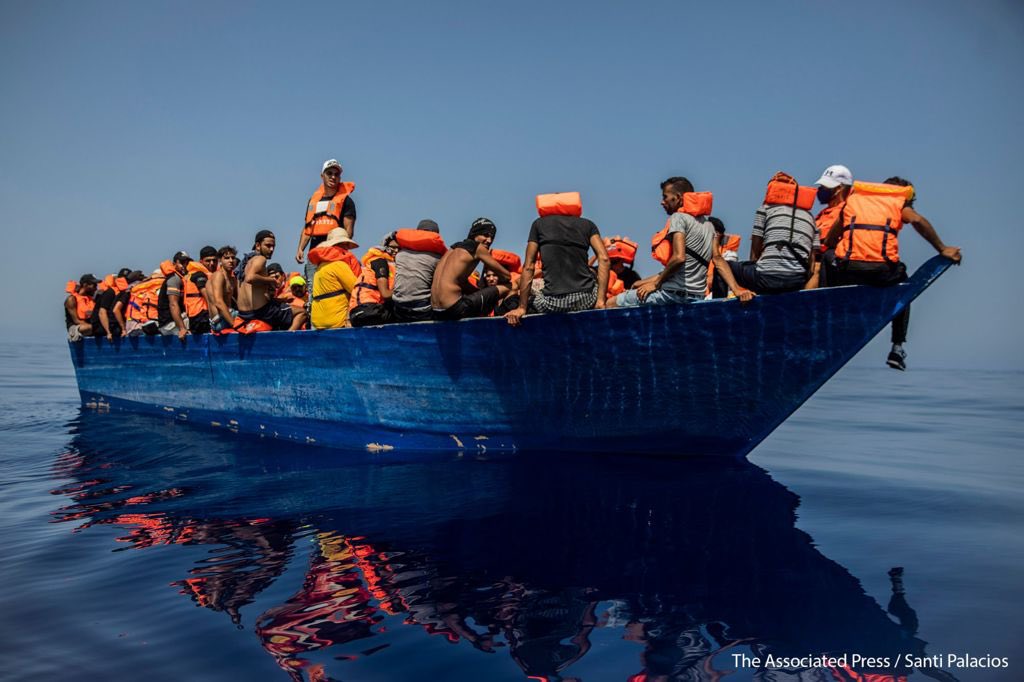 Lo que está pasando #Med central estos días debería sacudir conciencias. 
La firma del acuerdo con #Libia ratificado en el Senado italiano también. 
Son duros golpes contra los #DDHH, la legalidad y los principios democráticos. 
La historia les juzgará y condenará #Cadavidacuenta