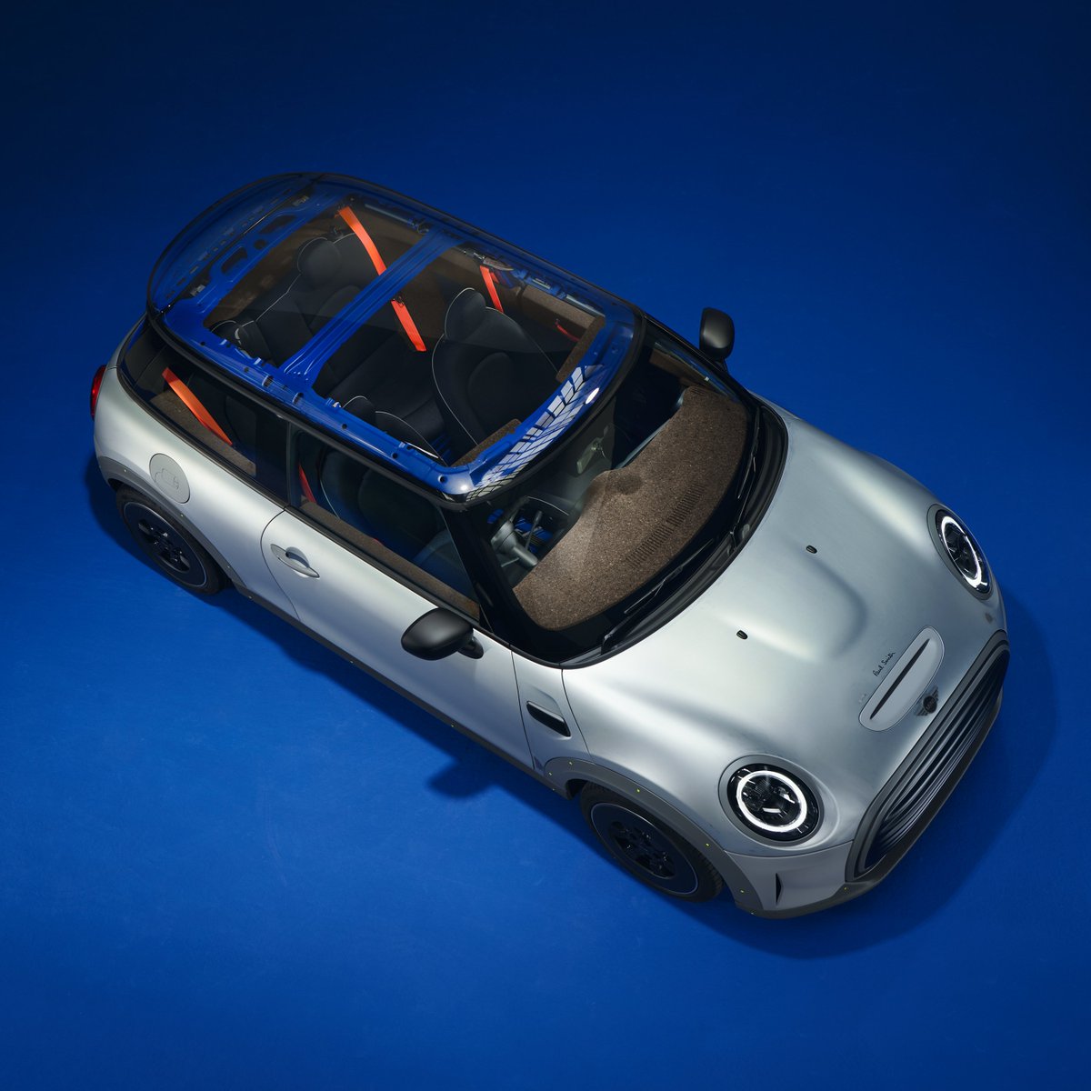 Quando due icone s’incontrano. Nasce MINI Strip by Paul Smith Design, la MINI Full Electric dal design sostenibile con un tocco di stile in più. 
#MINIStrip #BigLove #MINIConcept