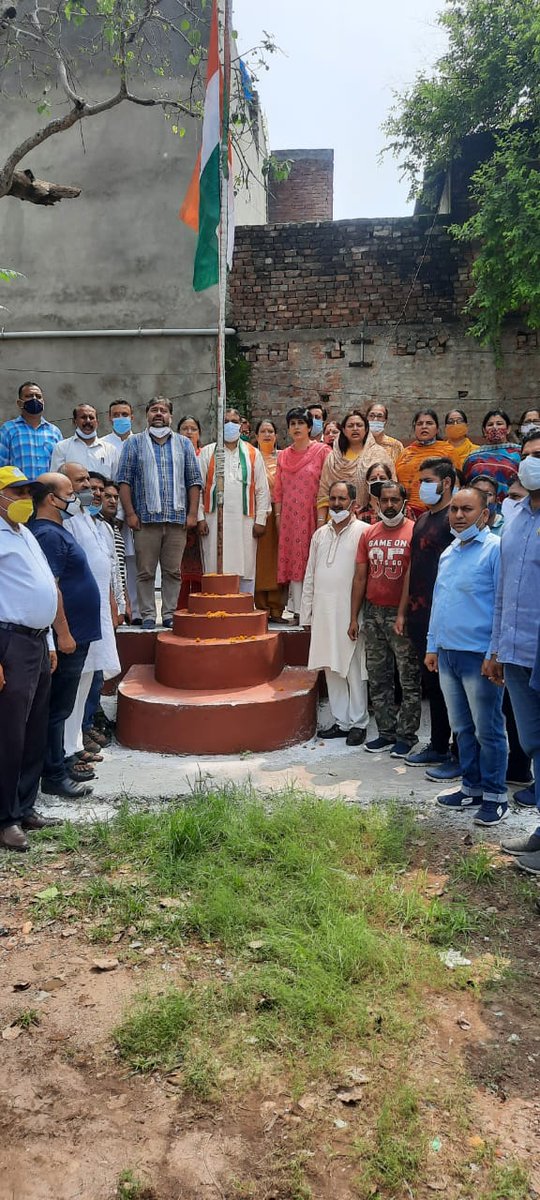iamsatsharmaca's tweet photo. Flag hoisting Program at District Headquarters #ekatmtadiwas #2yearsof370abrogation #NayaJammuKashmir #JammuWest #Article370Abrogation
@blsanthosh ji https://t.co/96uQpoKVNU