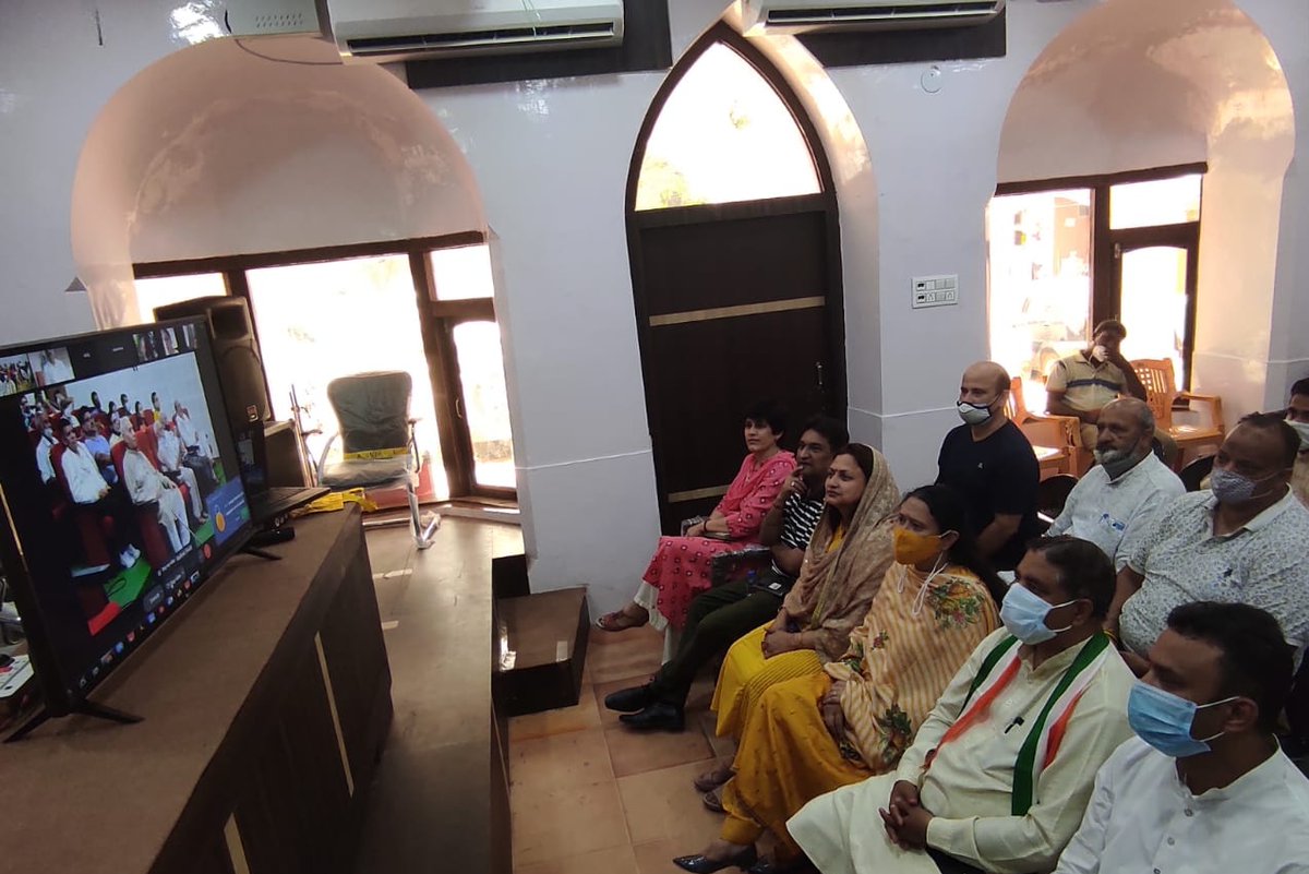 iamsatsharmaca's tweet photo. Flag hoisting Program at District Headquarters #ekatmtadiwas #2yearsof370abrogation #NayaJammuKashmir #JammuWest #Article370Abrogation
@blsanthosh ji https://t.co/96uQpoKVNU