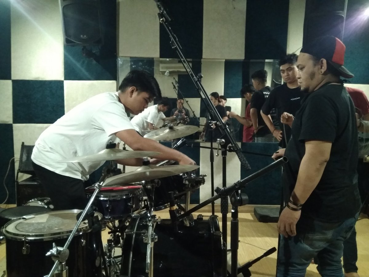 PMPMusicStudio1's tweet photo. #lotusnpigeon
#musik #musisi #drummer #drums #Recording #Studio 
@fdhlfazarm @rockinmiz https://t.co/dZLZo4xEqG