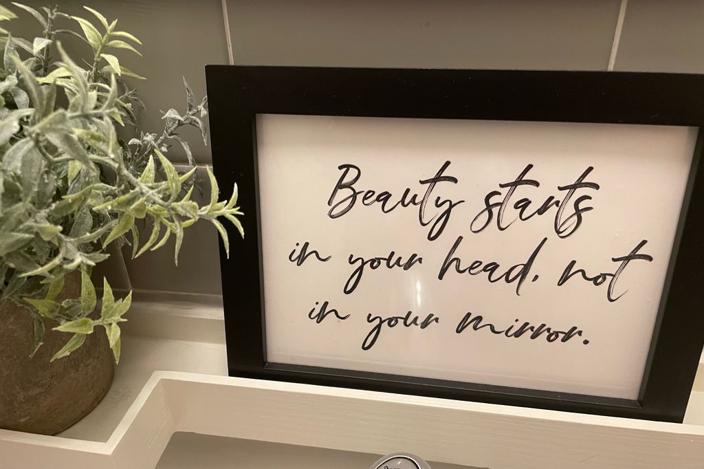 TroopsAndAllies's tweet photo. We love this reminder we found at  FACE Nashville  - another woman-owned Nashville business!  Comment below on what makes you feel most beautiful that is NOT seen in the mirror! #facenashville #nashvilleaesthetics #facial #nashvillefacials #femaleentrepreneurs #Ladypreneur #women https://t.co/WO5KxNwe6m