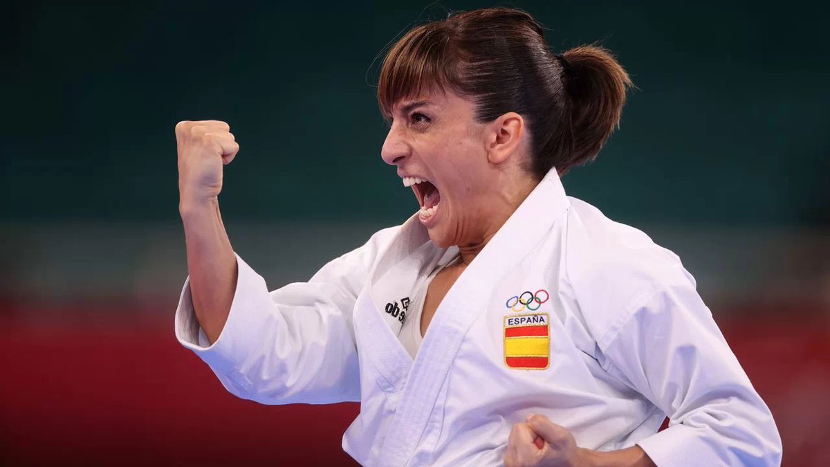 FernandoHValls's tweet photo. Se llama Sandra Sánchez, nació en Talavera de la Reina hace 40 años y desde hoy es campeona olímpica de kárate. Con 20 años renunció a entrenar en el centro de alto rendimiento para cuidar a su madre, enferma de cáncer. Cuando quiso volver no la readmitieron. ¡Eres un ejemplo! https://t.co/mYvj668slF