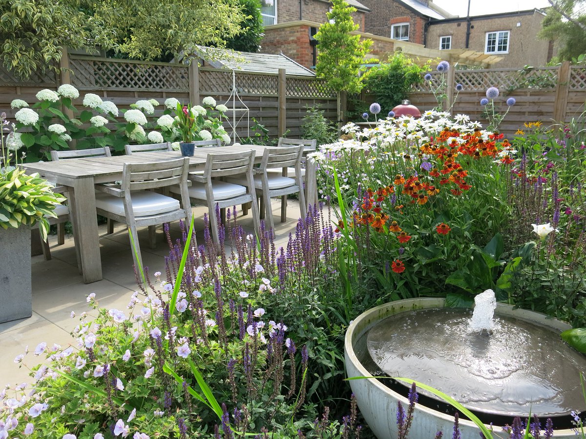 More #styles of #waterfeatures for your #garden! We <a href="/GreenardenD/">GreenArden design</a> used this style on a recent #gardendesign project for a client. Set in the middle of the #plants, it completes the look of the #garden 
#gardendesigner #gardening #GardeningTwitter #designideas #inspiration