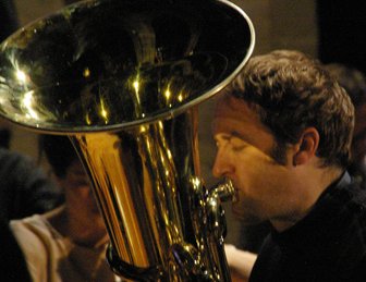 newjazzword's tweet photo. Akin 2 exposing tinctures beneath a #monocolored canvas on #SonicDrift @SOFAlabel #Microtub w. #PederSimonsen @Mtaxt + #RobinHayward (pic:#SOConnor) advance #microtuba tones w. varied tunings + pitches 4 #subharmonics. Review: https://t.co/Uj8Th0PAht
#Norway #UK #impov #freemusic https://t.co/0JclFFg970