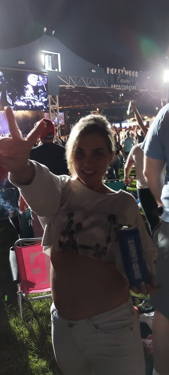 VibesRedlight's tweet photo. Had a great time at the Foo Fighters concert. For more uncensored pics from the ride home, check out my OF. #publicflash #flashinpublic @forPublicNudity @PeteJam37958028 @CrazyFlashing @SuSlut2019 @STLswingerCPL https://t.co/lNILEVMisl