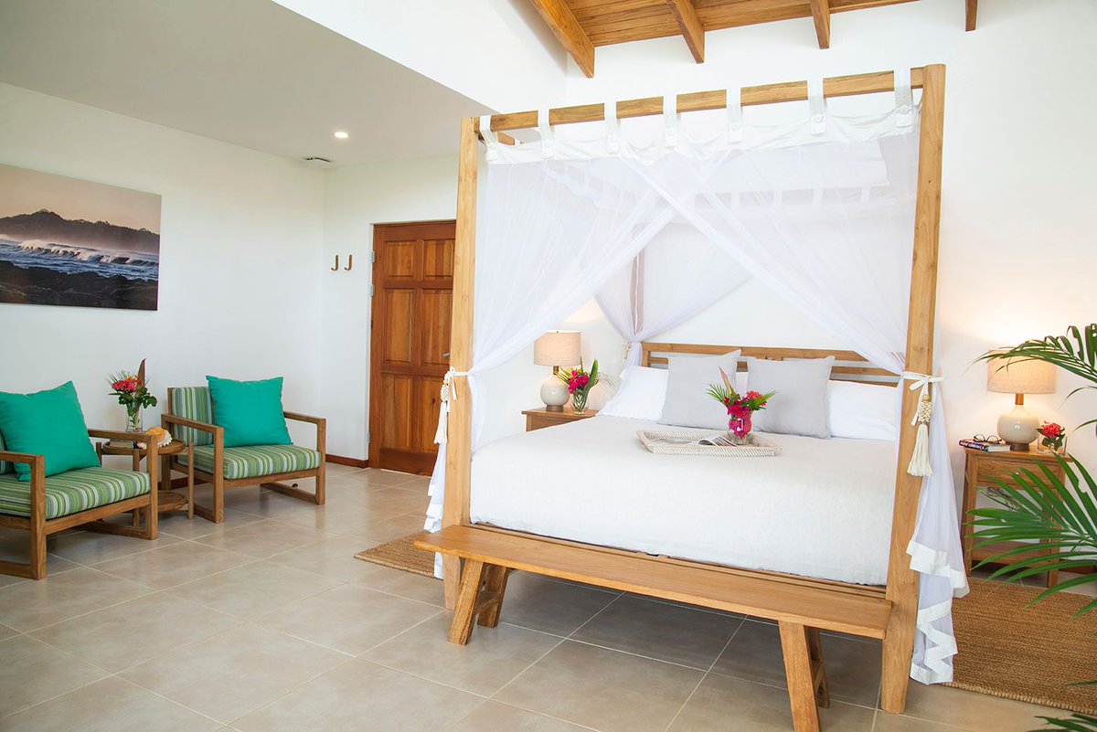 TierraMagnifica's tweet photo. 𝘾𝙚𝙡𝙚𝙗𝙧𝙖𝙩𝙚 𝙮𝙤𝙪𝙧 𝙇𝙊𝙑𝙀, just the two of you, with one of our beautiful #ocean front rooms, private dinner, couples massage, and so much more in our Romance Package!🌺

See all of the details, and book yours now by emailing reservations@tierramagnifica.com.  
#luxury https://t.co/zBMbmzK5BK