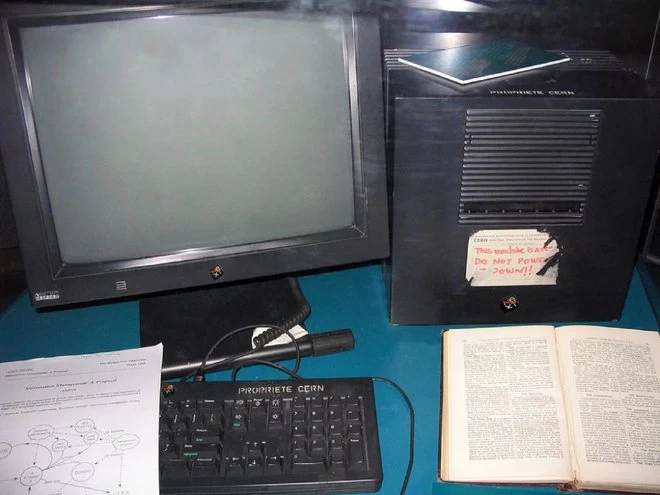 TechWiings's tweet photo. 🔴Did you know Pt.43
This was the computer, that used to create the web https://t.co/3VFBI8iy4t
