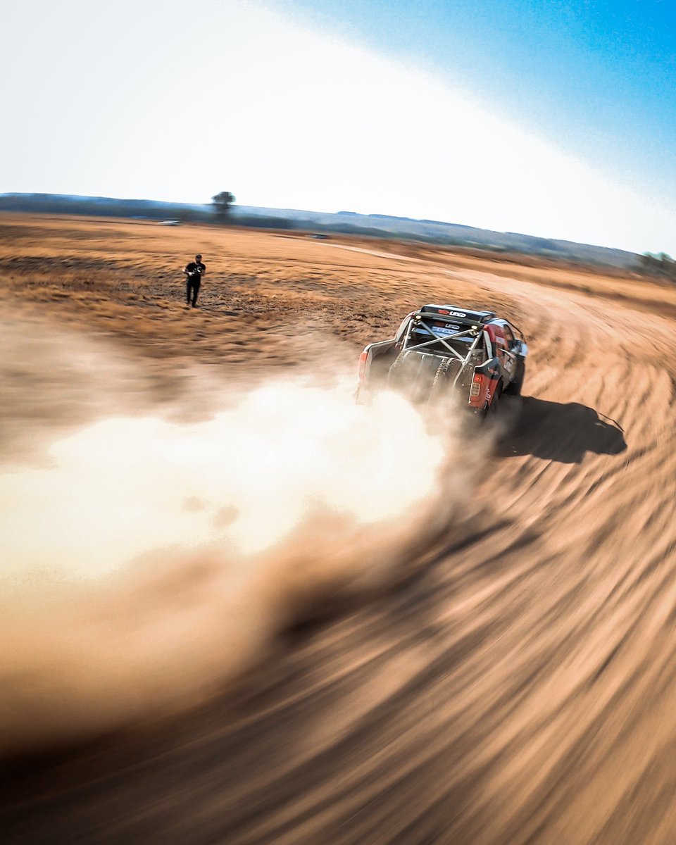 This is what fuels me, being in the dust and sun capturing these amazing athletes racing next level machines through insane terrain. 

📸 @chrispybaconfpv

#DIMediaHouse #ProFunHavers #NextLevel #redbulladventure #redbullmotorsports #dronephotography #redlinedmotoringadventure